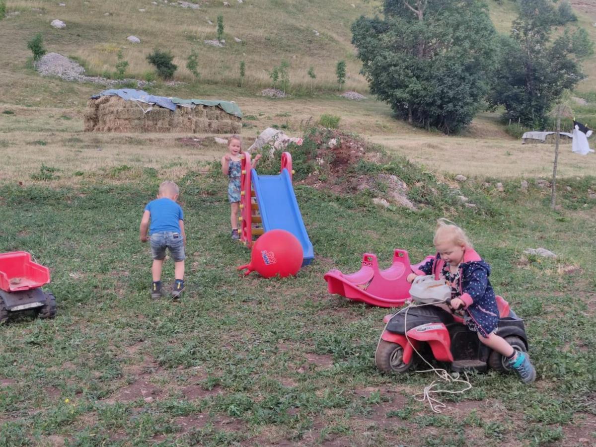 Na Krovu Svijeta Gornji Lukomir Luaran gambar