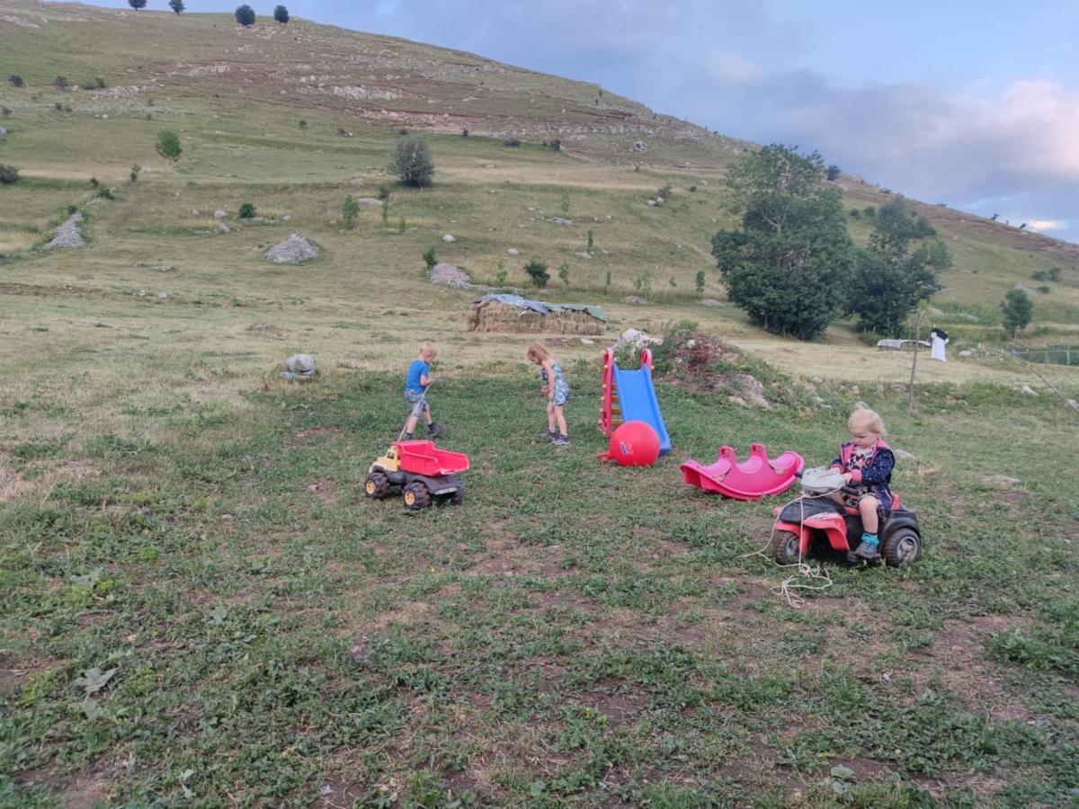 Na Krovu Svijeta Gornji Lukomir Luaran gambar